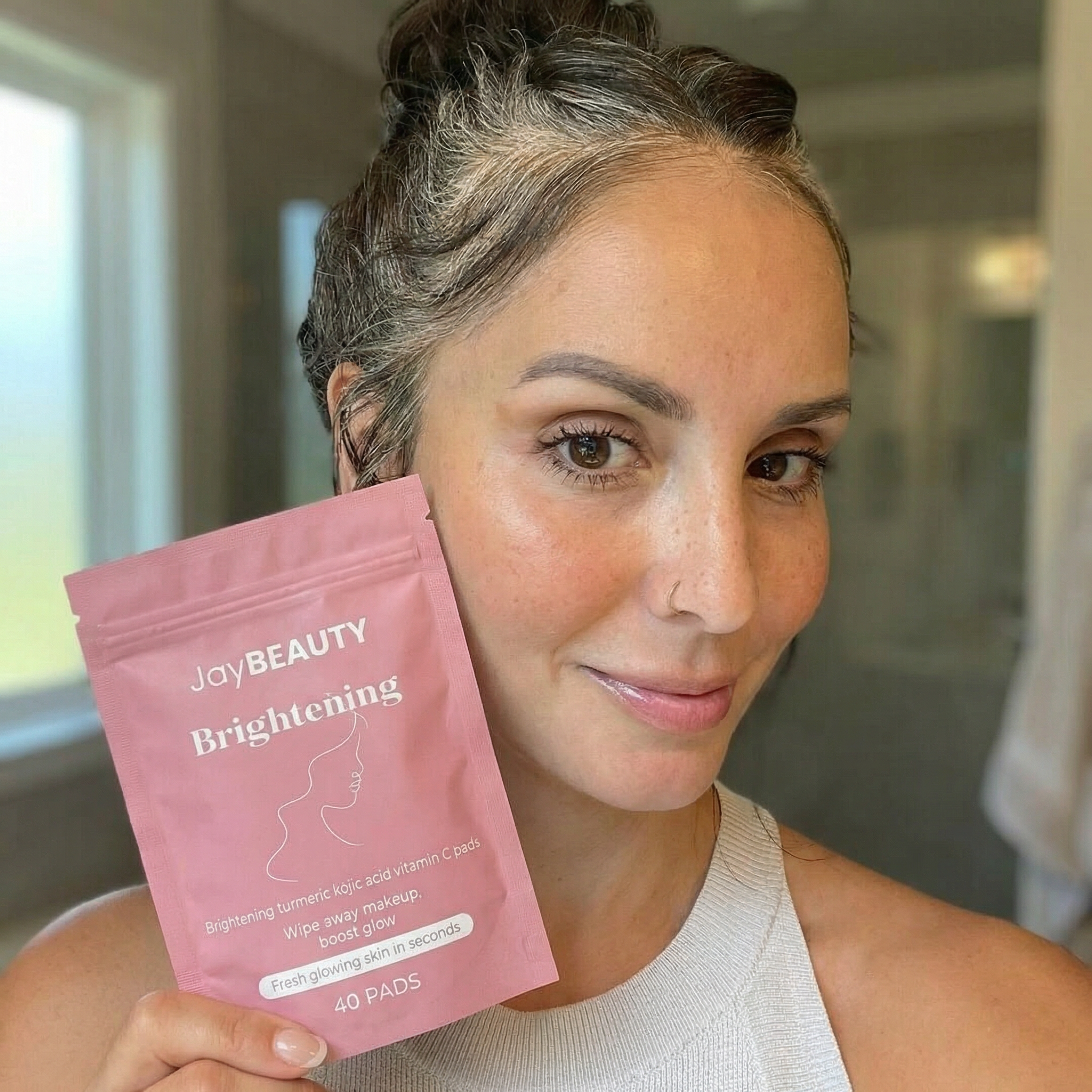 Pads Illuminanti Per Un Viso Uniforme e Giovane in 2 Settimane